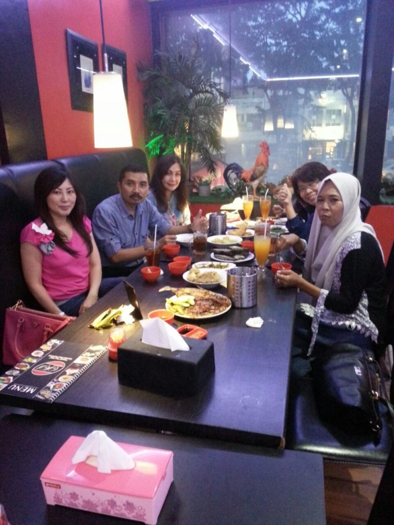 Bukber Ngerop cuko di Sari Sanjaya - Klp Gading...