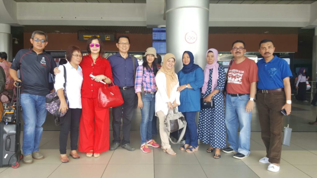 Saat kedatangan di Bandara SMB Palembang bersiap menuju Prabumulih...