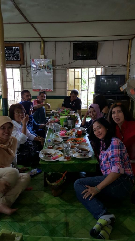 Maksi di RM Pindang Kurnia daerah Simpang Bukit Polygon - Palembang...