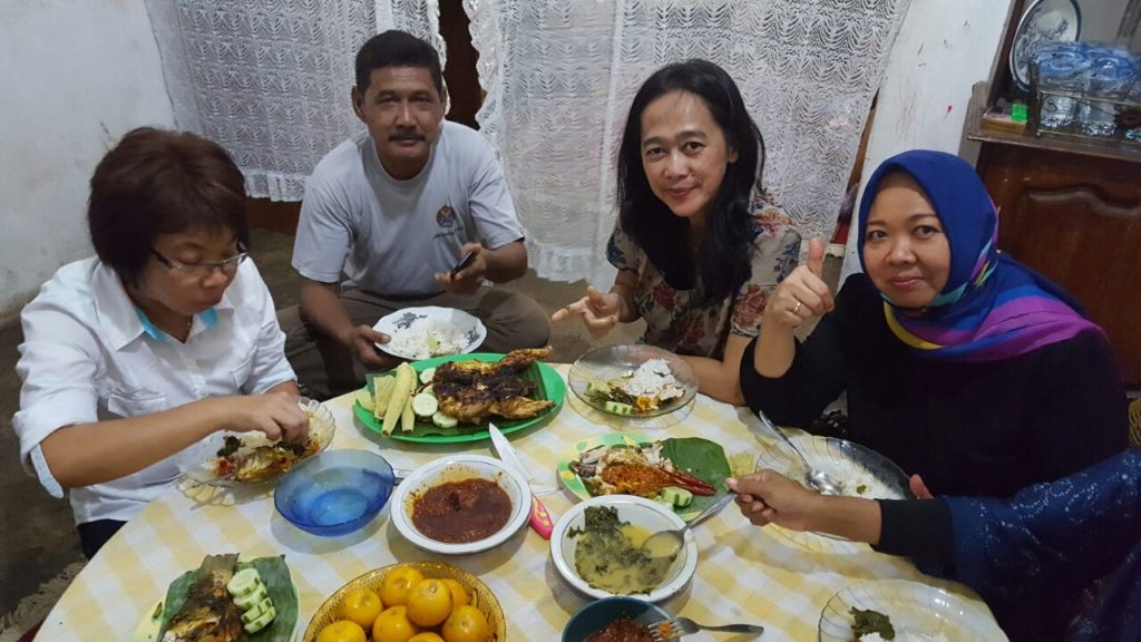 Santap malam nikmat di rumah Wondo...