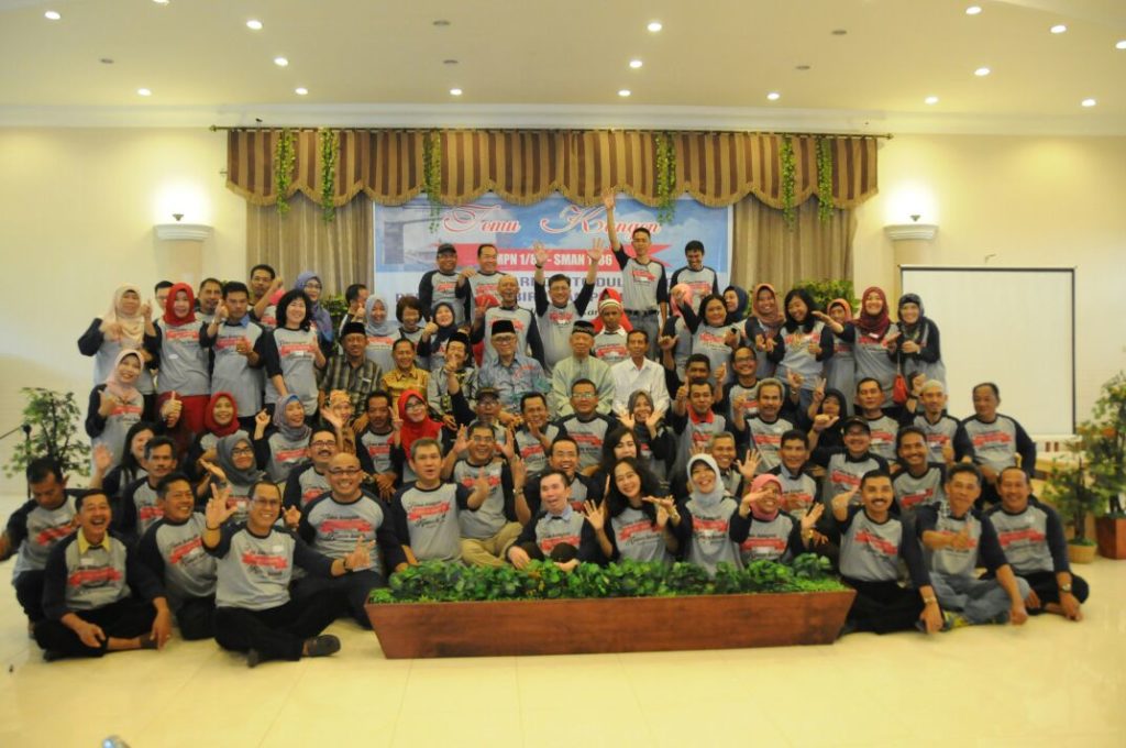 Photo bersama acara REUNI KANCE KECIK...